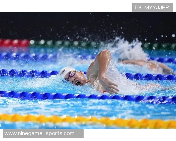 自由泳训练计划全解析 提升游泳技术与体能的科学方法