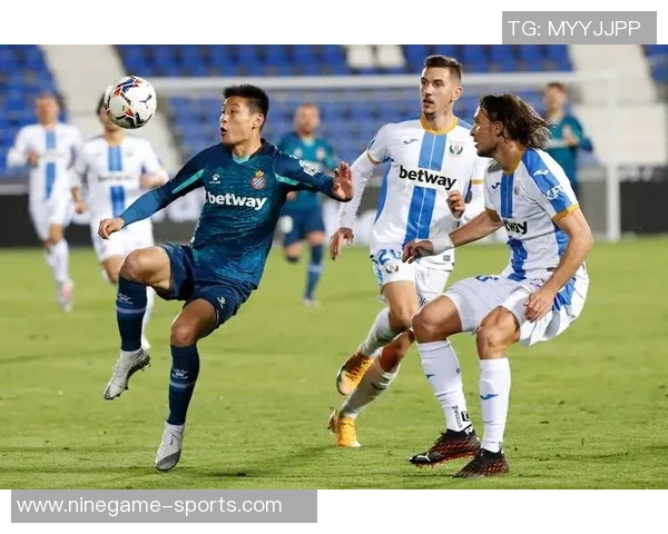 西班牙足球甲级联赛历史与现状分析:球队、球员与战术演变探讨 西班牙足球甲级联赛历史与现状分析:球队、球员与战术演变探讨